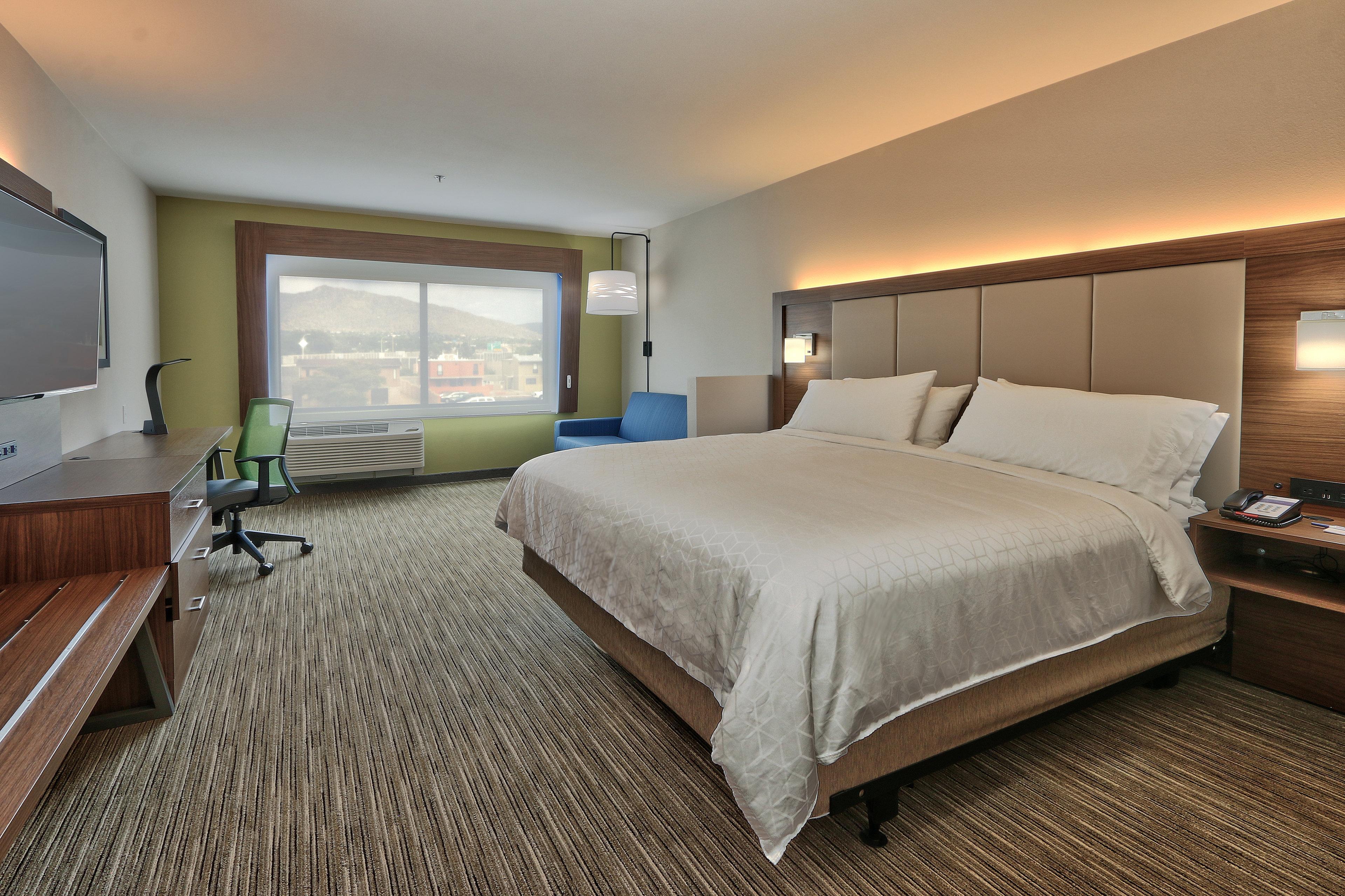 Holiday Inn Express & Suites - Albuquerque East By Ihg Exterior photo