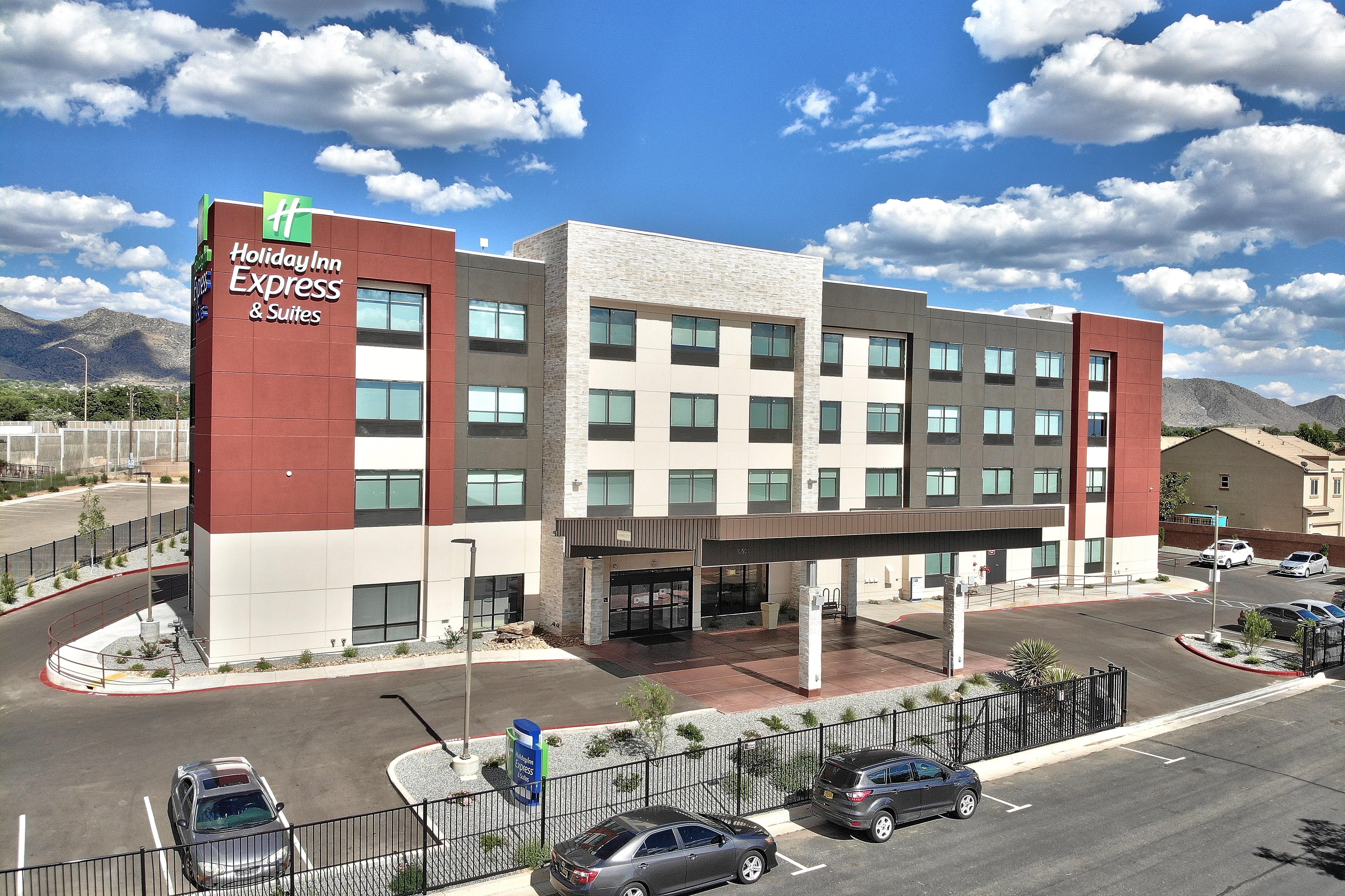 Holiday Inn Express & Suites - Albuquerque East By Ihg Exterior photo